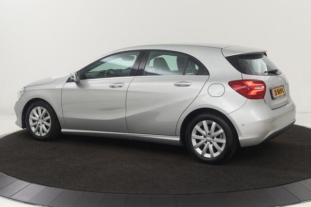 Mercedes-Benz A-KLASSE 180 Ambition | Stoelverwarming | Full LED | Sportstoelen | Navigatie | Half leder | Park Assist | Cruise control | Airco | Bluetooth