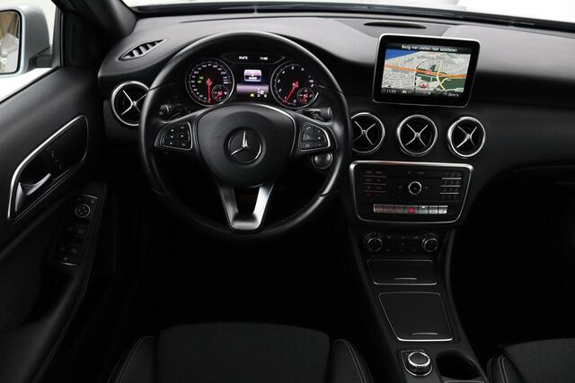 Mercedes-Benz A-KLASSE 180 Ambition | Stoelverwarming | Full LED | Sportstoelen | Navigatie | Half leder | Park Assist | Cruise control | Airco | Bluetooth