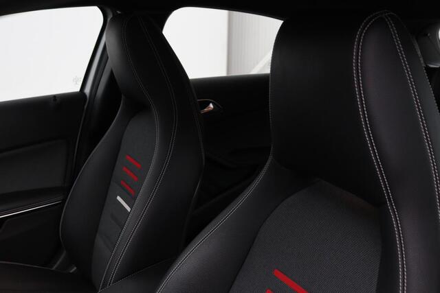 Mercedes-Benz A-KLASSE 180 Ambition | Stoelverwarming | Full LED | Sportstoelen | Navigatie | Half leder | Park Assist | Cruise control | Airco | Bluetooth