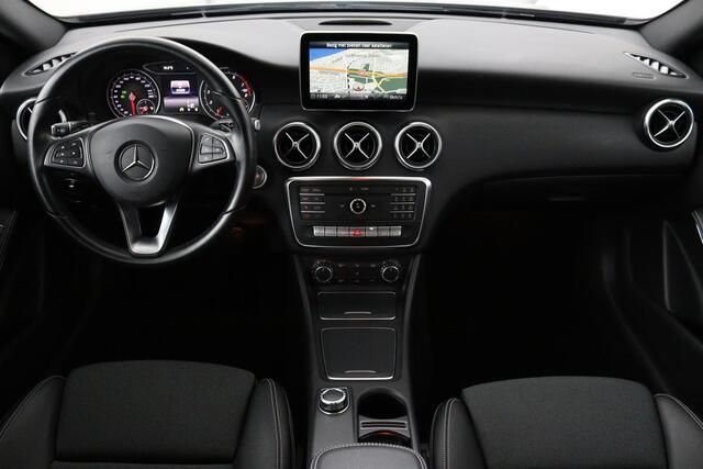 Mercedes-Benz A-KLASSE 180 Ambition | Stoelverwarming | Full LED | Sportstoelen | Navigatie | Half leder | Park Assist | Cruise control | Airco | Bluetooth