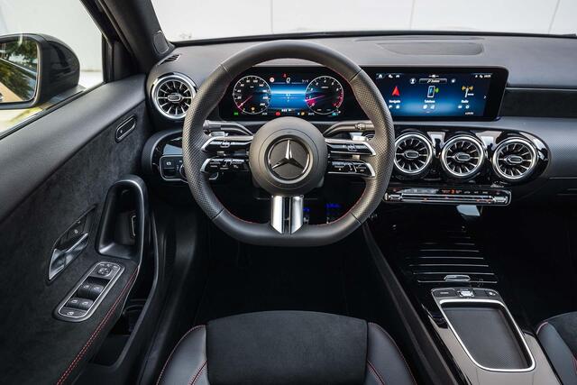 Mercedes-Benz A-KLASSE 180 Star Edition AMG Line | MULTIBEAM LED | Smartphone-integratie