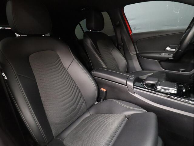 Mercedes-Benz A-KLASSE 180 Business Solution Luxury [CAMERA, APPLE CARPLAY, ANDROID AUTO, STOELVERW., FLIPPERS, NIEUWSTAAT]