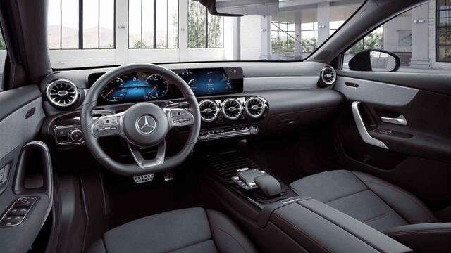 Mercedes-Benz A-KLASSE 180 Business Solution AMG | Panoramadak | Night | Stoelverwarming | Sfeerverlichting | Achteruitrijcamera |