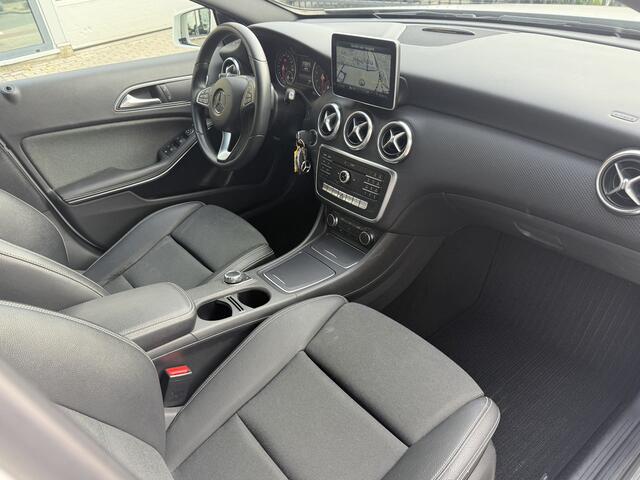Mercedes-Benz A-KLASSE 180 Ambition Automaat * LED * NAVI * PDC *