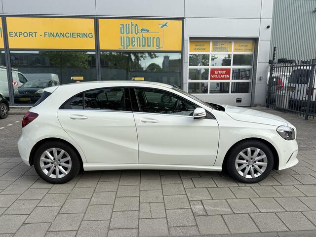 Mercedes-Benz A-KLASSE 180 Ambition Automaat * LED * NAVI * PDC *