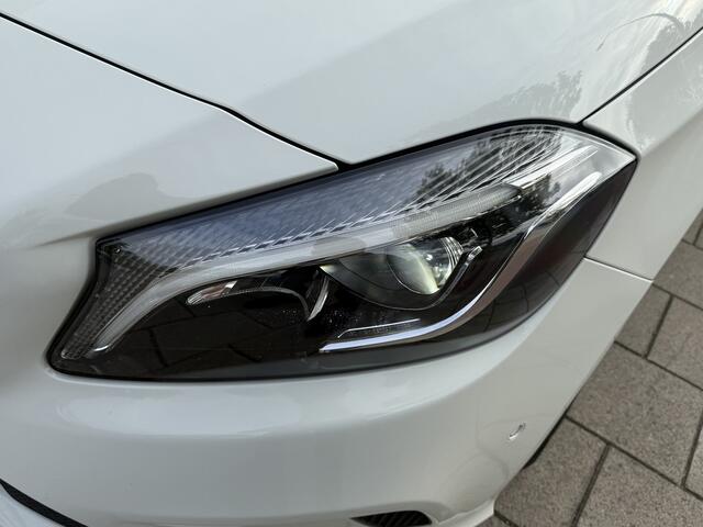 Mercedes-Benz A-KLASSE 180 Ambition Automaat * LED * NAVI * PDC *