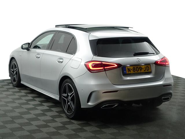 Mercedes-Benz A-KLASSE 180 AMG Night Edition Aut- Panodak, Sfeerverlichting, Xenon Led, Camera, Sport Interieur