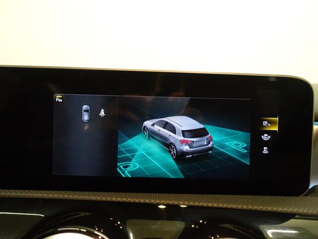 Mercedes-Benz A-KLASSE 180 Prestige AMG Autom- Panodak, Leer, Camera, MBUX, Park Assist, 9dkm!