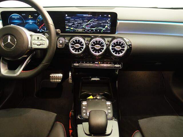Mercedes-Benz A-KLASSE 180 Prestige AMG Autom- Panodak, Leer, Camera, MBUX, Park Assist, 9dkm!