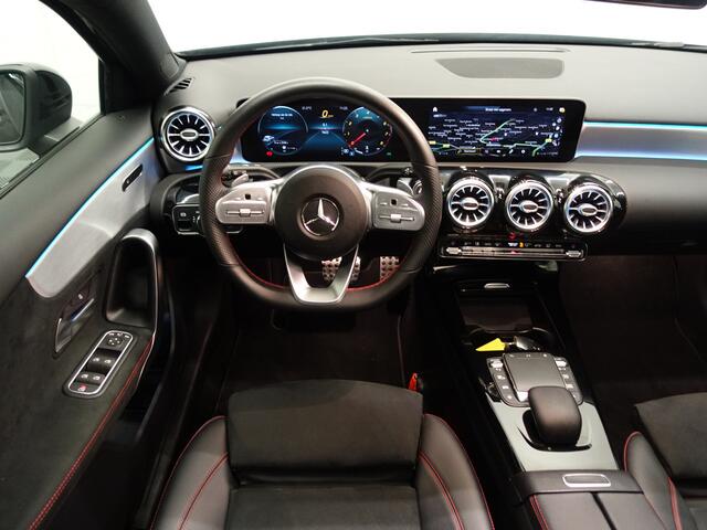 Mercedes-Benz A-KLASSE 180 Prestige AMG Autom- Panodak, Leer, Camera, MBUX, Park Assist, 9dkm!