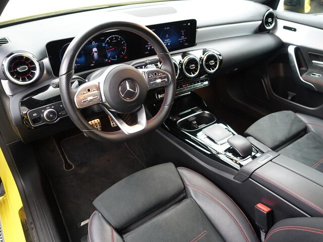 Mercedes-Benz A-KLASSE A35 AMG 4MATIC Edition 1 Aerokit, Xenon Led, Amg Performance Uitlaat, Keyless