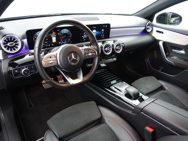Mercedes-Benz A-KLASSE 180 AMG Night Edition Aut- Xenon Led, Camera, Stoelverwarming, Sfeerverlichting, Sport Alcantara Interieur