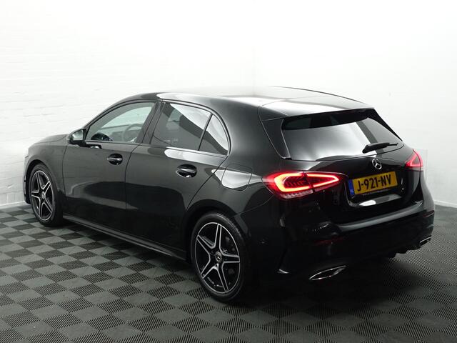 Mercedes-Benz A-KLASSE 180 AMG Night Edition Aut- Xenon Led, Camera, Stoelverwarming, Sfeerverlichting, Sport Alcantara Interieur