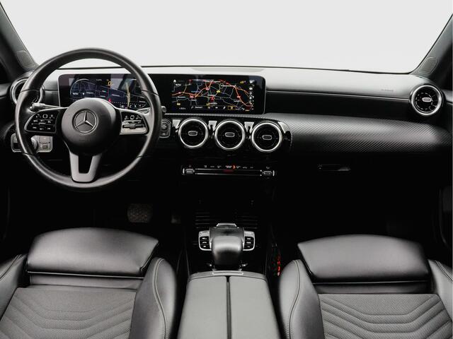 Mercedes-Benz A-KLASSE 180 d AMG Night Edition Aut- Sport leder, Xenon Led, Clima, Navi, Camera
