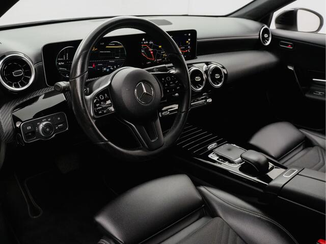 Mercedes-Benz A-KLASSE 180 d AMG Night Edition Aut- Sport leder, Xenon Led, Clima, Navi, Camera
