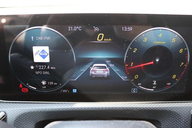 Mercedes-Benz A-KLASSE 160 Business Solution AMG | Stoelverwarming | Glazen schuif-kanteldak | El. wegklapbare trekhaak |