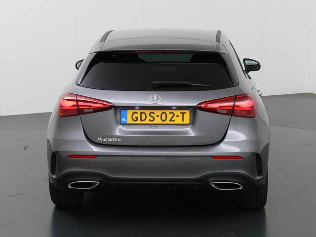 Mercedes-Benz A-KLASSE 250 e Star Edition AMG Line | Nightpakket | Sfeerverlichting | Apple carplay | Android auto | Parkeercamera | Stoelverwarming |