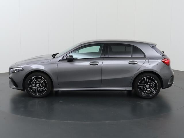 Mercedes-Benz A-KLASSE 250 e Star Edition AMG Line | Nightpakket | Sfeerverlichting | Apple carplay | Android auto | Parkeercamera | Stoelverwarming |