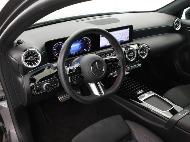 Mercedes-Benz A-KLASSE 250 e Star Edition AMG Line | Nightpakket | Sfeerverlichting | Apple carplay | Android auto | Parkeercamera | Stoelverwarming |