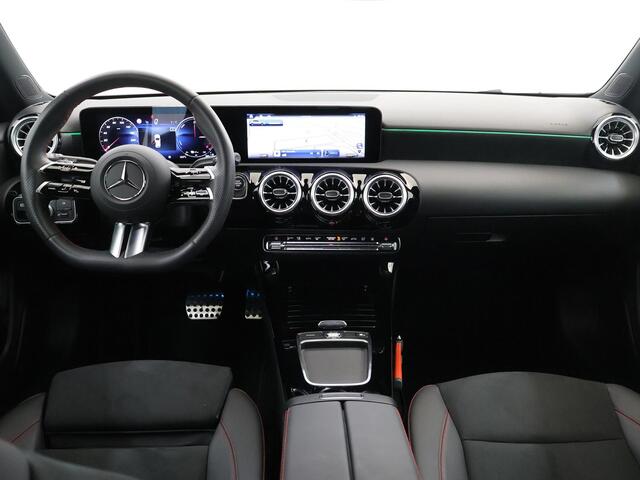 Mercedes-Benz A-KLASSE 250 e Star Edition AMG Line | Nightpakket | Sfeerverlichting | Apple carplay | Android auto | Parkeercamera | Stoelverwarming |