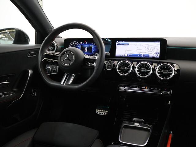 Mercedes-Benz A-KLASSE 250 e Star Edition AMG Line | Nightpakket | Sfeerverlichting | Apple carplay | Android auto | Parkeercamera | Stoelverwarming |