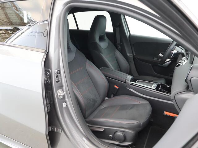 Mercedes-Benz A-KLASSE 250 e Star Edition AMG Line | Nightpakket | Sfeerverlichting | Apple carplay | Android auto | Parkeercamera | Stoelverwarming |