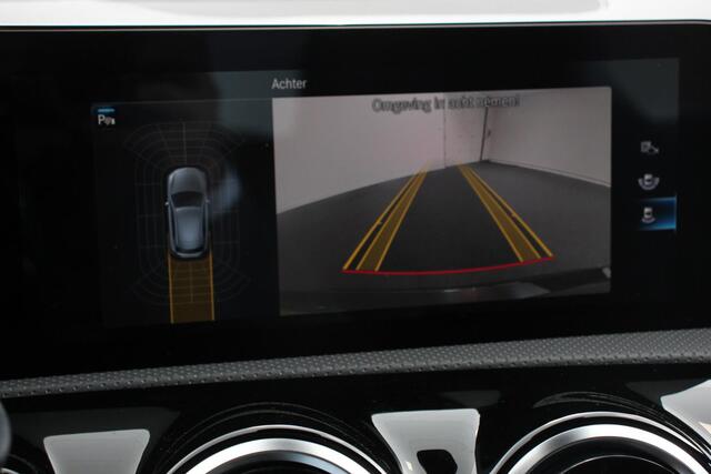 Mercedes-Benz A-KLASSE 200 Automaat Progressive Navigatie Camera Climate Control Cruise Control Lane Assist Keyless Go Verkeersbord Herkenning 17 Inch Lichtmetaal