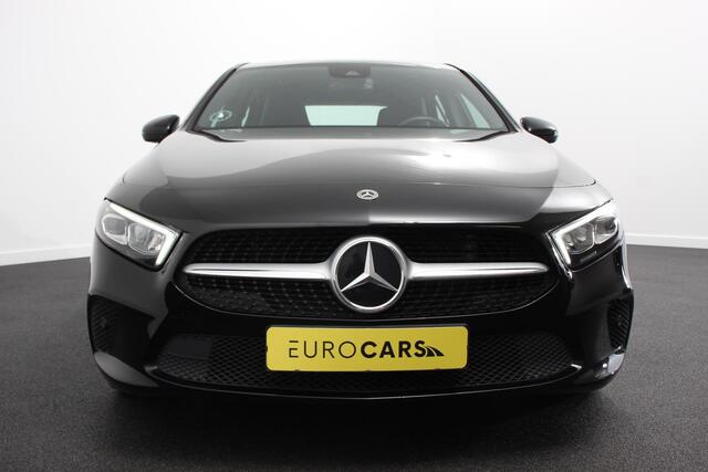 Mercedes-Benz A-KLASSE 200 Automaat Progressive Navigatie Camera Climate Control Cruise Control Lane Assist Keyless Go Verkeersbord Herkenning 17 Inch Lichtmetaal