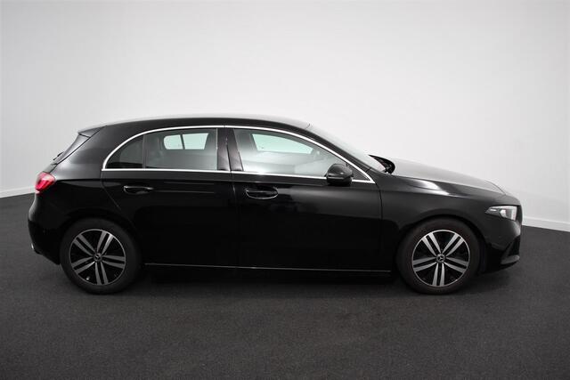 Mercedes-Benz A-KLASSE 200 Automaat Progressive Navigatie Camera Climate Control Cruise Control Lane Assist Keyless Go Verkeersbord Herkenning 17 Inch Lichtmetaal
