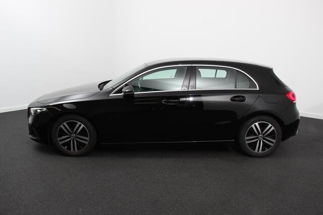 Mercedes-Benz A-KLASSE 200 Automaat Progressive Navigatie Camera Climate Control Cruise Control Lane Assist Keyless Go Verkeersbord Herkenning 17 Inch Lichtmetaal