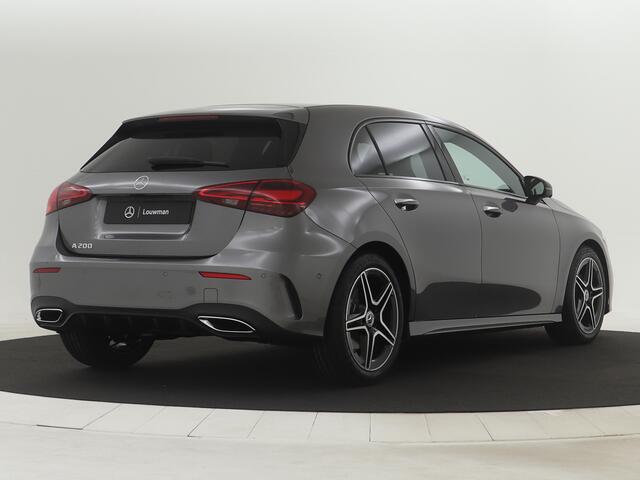 Mercedes-Benz A-KLASSE 200 AMG Line | Nightpakket | Parkeerpakket met 360°-camera | Premium Pack | Extra USB-poorten | Burmester surround sound system | Verwarmde stoelen vooraan |