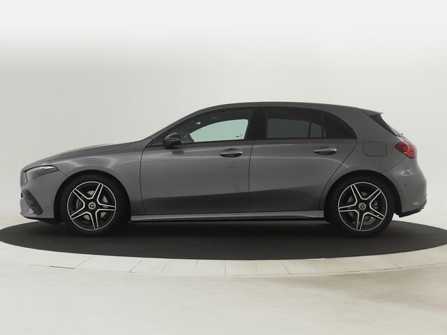 Mercedes-Benz A-KLASSE 200 AMG Line | Nightpakket | Parkeerpakket met 360°-camera | Premium Pack | Extra USB-poorten | Burmester surround sound system | Verwarmde stoelen vooraan |