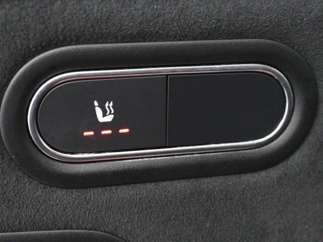 Mercedes-Benz A-KLASSE 200 AMG Night | Panoramadak | Stoelverwarming | Carplay | Camera | Keyless | Memory | Sfeerverlichting | Widescreen | Leder/Alcantara | Navigatie | Park Assist