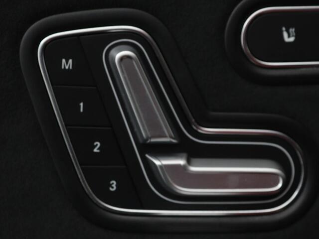 Mercedes-Benz A-KLASSE 200 AMG Night | Panoramadak | Stoelverwarming | Carplay | Camera | Keyless | Memory | Sfeerverlichting | Widescreen | Leder/Alcantara | Navigatie | Park Assist