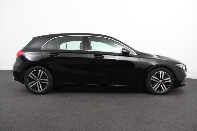 Mercedes-Benz A-KLASSE 180 136pk Automaat Progressive Navigatie Parkeersensoren Camera Cruise Control Stoelverwarming Ledverlichting Climate Control