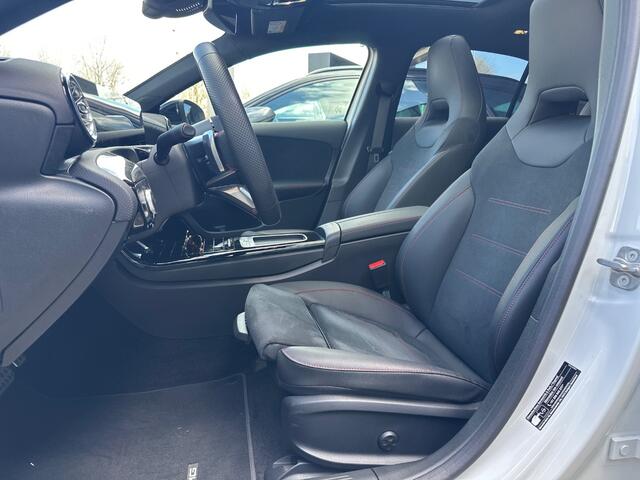 Mercedes-Benz A-KLASSE 200 AMG Line / Pano / Navigatie / Mem seats / 360 camera / Stoelverwarming / Dodehoek