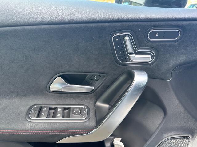 Mercedes-Benz A-KLASSE 200 AMG Line / Pano / Navigatie / Mem seats / 360 camera / Stoelverwarming / Dodehoek