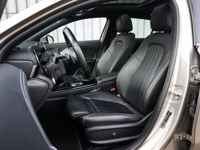 Mercedes-Benz A-KLASSE 250 4MATIC Premium Plus (225PK) 2e-Eig, MB-Dealer-Onderh, 12-Mnd-BOVAG, NL-Auto, Navigatie, Panoramaschuifdak, Ambient-Lighting, Parkeersensoren-V+A, LM.-Velgen, Leer, Elektrische-Stoelen, Stoelverwarming, Full-Virtual-Cockpit, Privacy-Glas