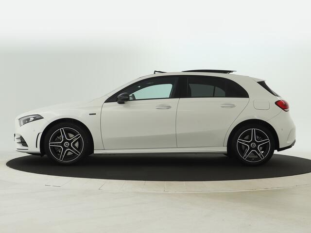 Mercedes-Benz A-KLASSE 250 e Business Solution AMG Limited | AMG Line | Night Pakket | Panorama Schuif-Kanteldak | Sfeerverlichting | Memory Voorstoelen | Inclusief 24 maanden MB Certified garantie voor Europa.