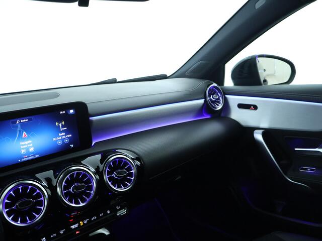 Mercedes-Benz A-KLASSE 250 e AMG Plug-In Hybride | Sfeerverlichting | Nightpakket | Apple Carplay | MBUX augmented reality | Inclusief 24 maanden MB Certified garantie voor Europa.