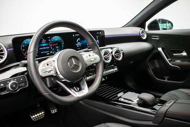 Mercedes-Benz A-KLASSE 250 e AMG Line |Pano|Ambient|Camera