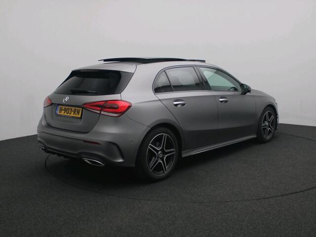 Mercedes-Benz A-KLASSE 160 Business Solution AMG | AMG Line | Nicht Pakket | Schuif-Kanteldak | Sfeerverlichting | Ledkoplampen. Inclusief 24 maanden MB Certified garantie voor Europa.