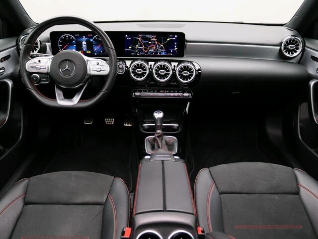 Mercedes-Benz A-KLASSE 160 Business Solution AMG | AMG Line | Nicht Pakket | Schuif-Kanteldak | Sfeerverlichting | Ledkoplampen. Inclusief 24 maanden MB Certified garantie voor Europa.