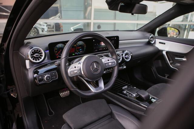 Mercedes-Benz A-KLASSE 250e AMG | Panoramadak | Sfeerverlichting |