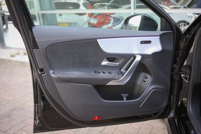 Mercedes-Benz A-KLASSE 250e AMG | Panoramadak | Sfeerverlichting |