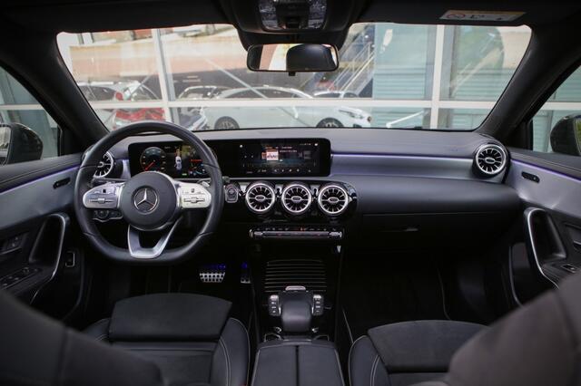 Mercedes-Benz A-KLASSE 250e AMG | Panoramadak | Sfeerverlichting |