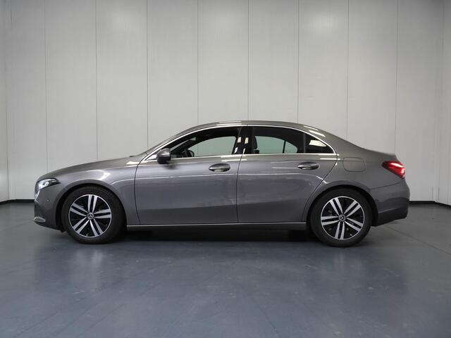 Mercedes-Benz A-KLASSE A200 Aut. Luxury NAVI/LEER/SFEER/LED/17"LMV!