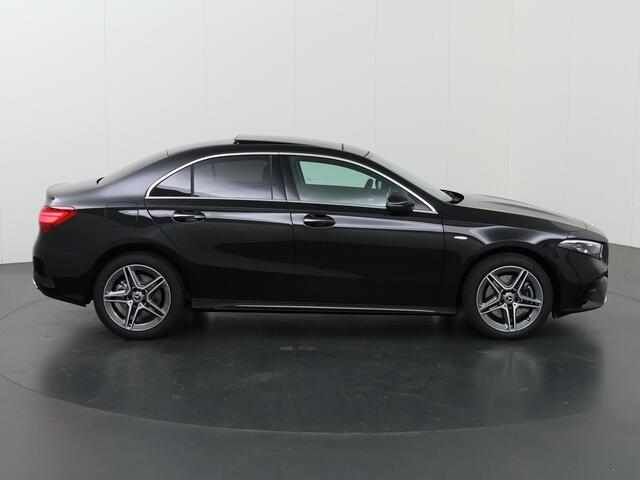 Mercedes-Benz A-KLASSE 250 e Business Solution AMG | Panoramadak | Achteruitrijcamera | Navigatie | Keyless entry | Extra getint glas