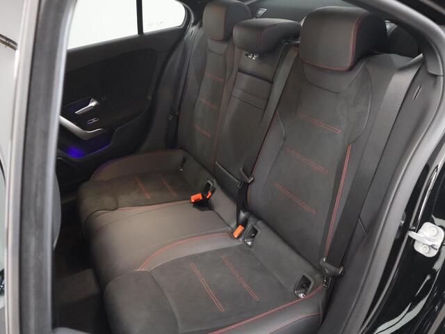 Mercedes-Benz A-KLASSE 250 e Business Solution AMG | Panoramadak | Achteruitrijcamera | Navigatie | Keyless entry | Extra getint glas