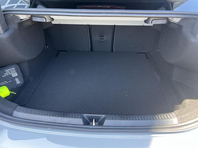 Mercedes-Benz A-KLASSE Limousine 180 Business Solution AMG | AMG Plus Pakket | Night Pakket | Panoramadak | Elektrisch Verstelbare Stoelen + Memory | Burmester Surround Sound | 360° Camera | Head-up Display | Dodehoekassistent | MULTIBEAM LED Koplampen